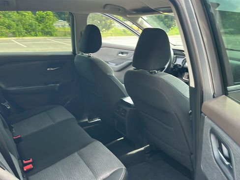 Used 2021 Nissan Rogue SV AWD/4WD image 27