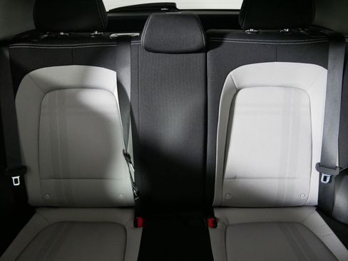 Used 2023 Hyundai Venue SEL image 13