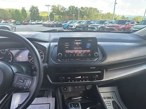 Used 2024 Nissan Rogue SV AWD/4WD image 15