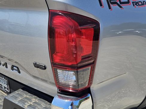 Used 2019 Toyota Tacoma TRD Off-Road RWD image 9