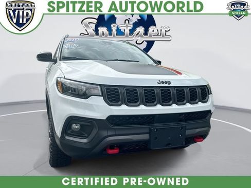 Used 2025 Jeep Compass Trailhawk AWD/4WD image 1