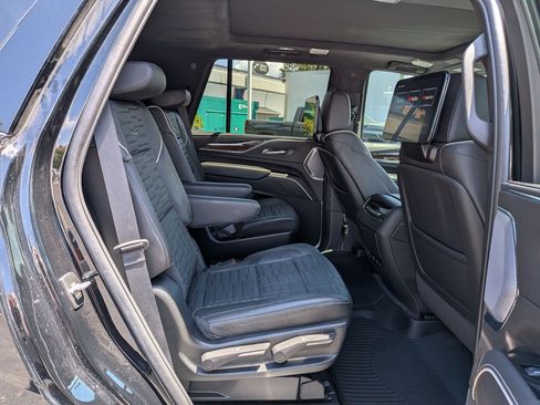 Certified 2024 Cadillac Escalade Sport Platinum w/ LPO, ONYX Package AWD/4WD image 29