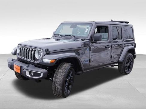 Certified 2025 Jeep Wrangler Unlimited Sahara w/ Safety Group image 12