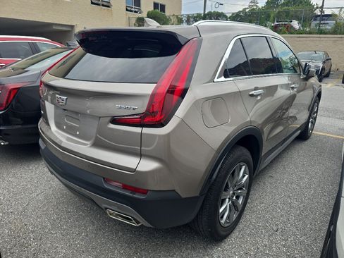 Used 2022 Cadillac XT4 Premium Luxury w/ Enhanced Visibility Package AWD/4WD image 4