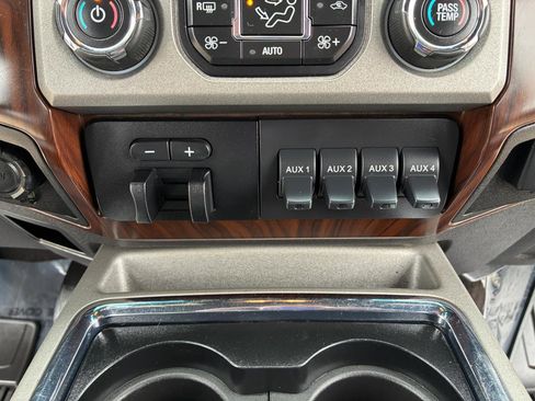 Used 2016 Ford F350 Lariat w/ Lariat Interior Package AWD/4WD image 30