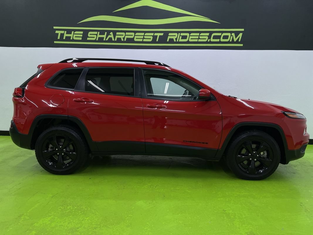 Used 2018 Jeep Cherokee Latitude w/ Altitude Package AWD/4WD image 11