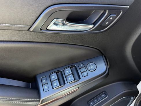 Used 2019 GMC Yukon XL SLT AWD/4WD image 12