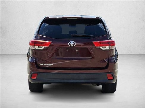 Used 2019 Toyota Highlander LE FWD image 6