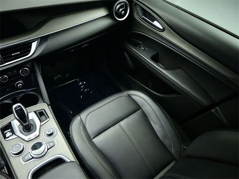 Used 2022 Alfa Romeo Stelvio Ti image 10