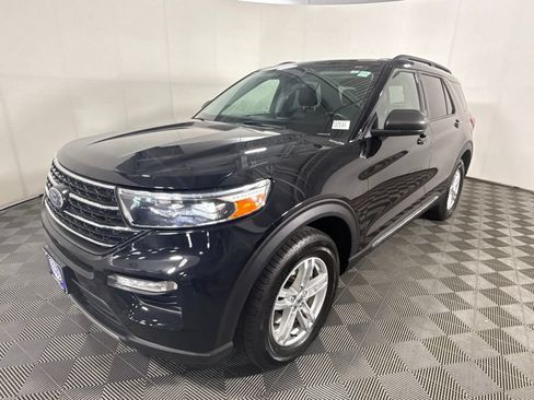 Used 2022 Ford Explorer XLT w/ Equipment Group 202A AWD/4WD image 6