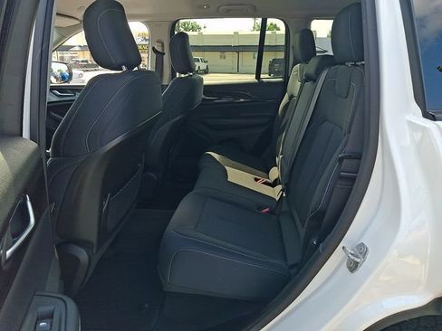Used 2023 Jeep Grand Cherokee Laredo w/ Luxury Tech Group I AWD/4WD image 11