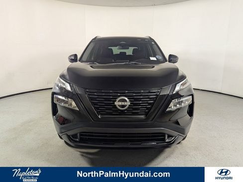 Used 2023 Nissan Rogue SV w/ SV Premium Package image 4