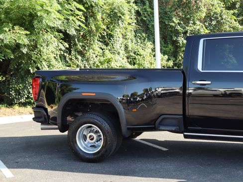 Used 2023 GMC Sierra 3500 Denali w/ Denali Ultimate Package AWD/4WD image 5