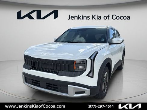 Used 2027 Kia Seltos LX FWD image 11