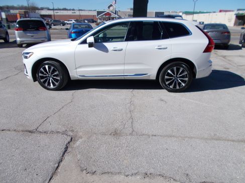 Used 2023 Volvo XC60 B5 Plus image 8