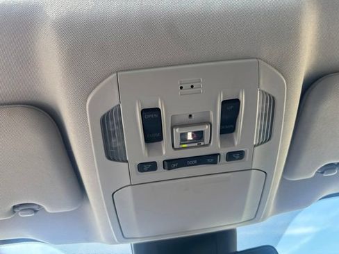 Used 2023 Toyota Highlander Limited FWD image 23