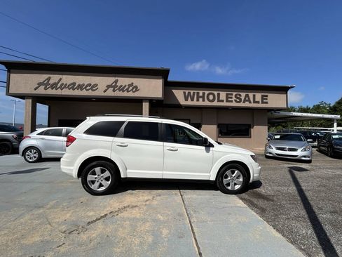 Used 2018 Dodge Journey SE w/ Connectivity Group FWD image 1