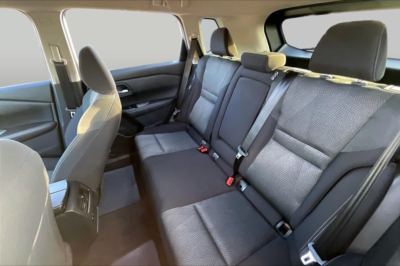 Used 2025 Nissan Rogue SV FWD image 20