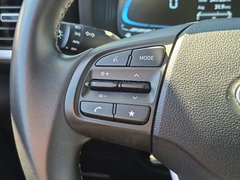 Used 2025 Hyundai Venue SEL FWD image 21