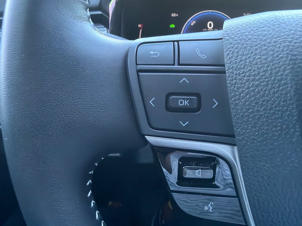 Used 2025 Toyota Camry SE w/ Convenience Package FWD image 26
