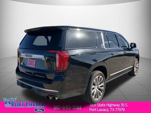 Used 2022 GMC Yukon XL Denali w/ Denali Premium Package AWD/4WD image 7
