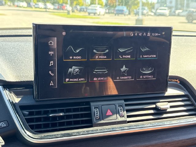 Used 2023 Audi Q5 2.0T Premium w/ Convenience Package AWD/4WD image 29