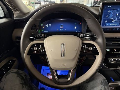 Used 2024 Lincoln Corsair Grand Touring image 11