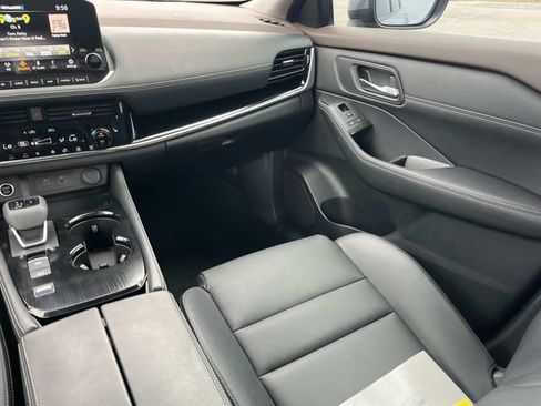 Used 2023 Nissan Rogue SL w/ SL Premium Package FWD image 16