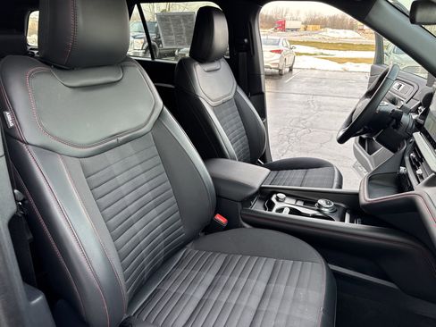 Used 2025 Ford Explorer ST-Line w/ ST-Line Street Pack image 30