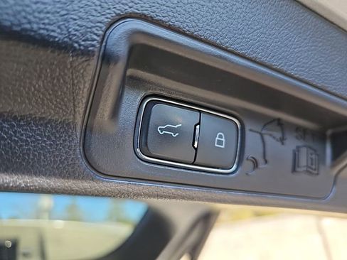 Used 2022 Ford Explorer XLT image 15