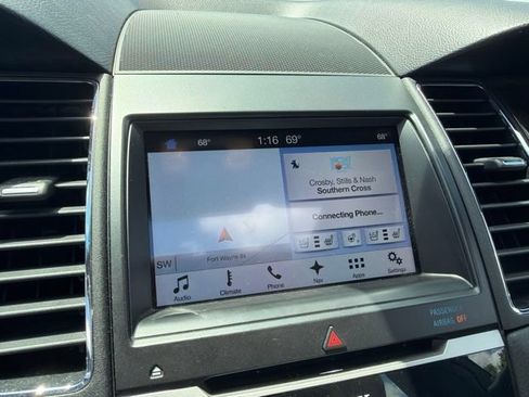 Used 2017 Ford Taurus Limited AWD/4WD image 16