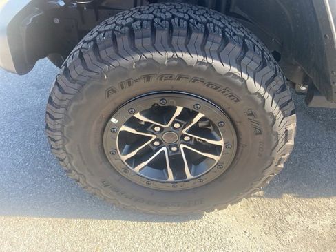 Used 2024 Jeep Wrangler Unlimited Rubicon w/ XTREMEE 35" Tire Package image 10