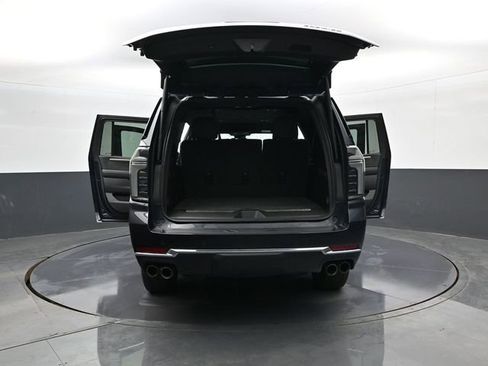 Used 2025 Chevrolet Suburban Premier AWD/4WD image 33