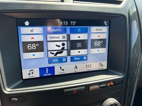 Used 2019 Ford Explorer XLT w/ Equipment Group 202A AWD/4WD image 28