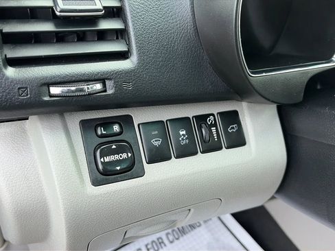 Used 2011 Toyota Highlander SE image 12