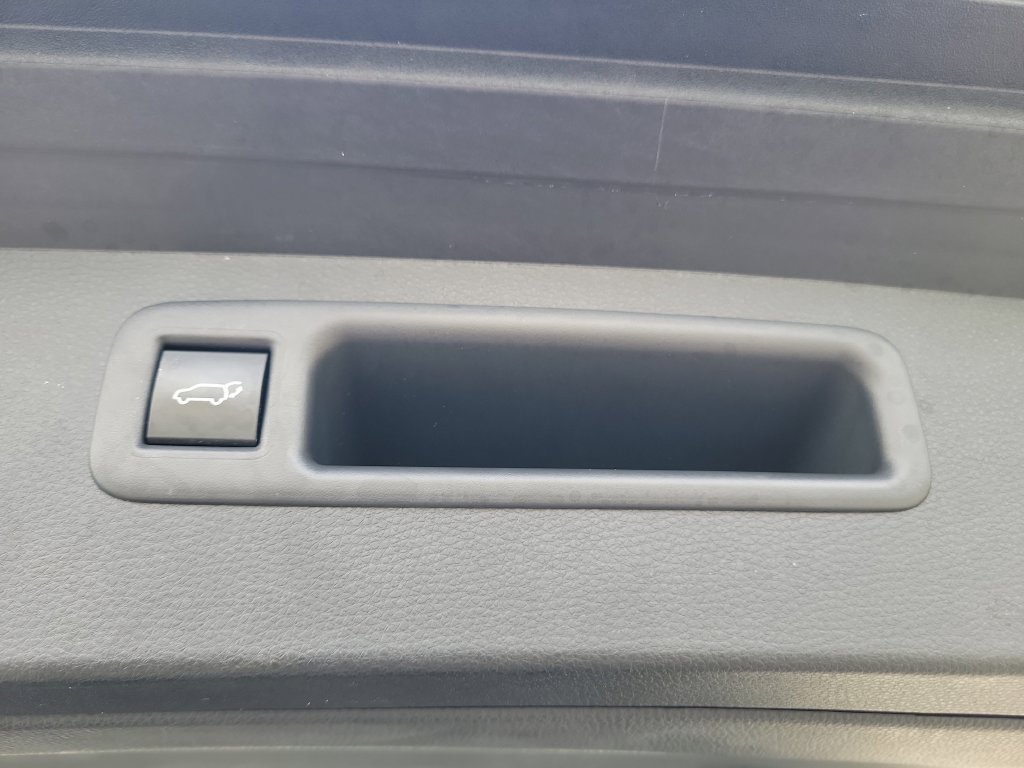 Used 2023 Toyota Highlander LE FWD image 16