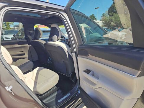 Used 2025 Volvo EX90 Ultra AWD/4WD image 12