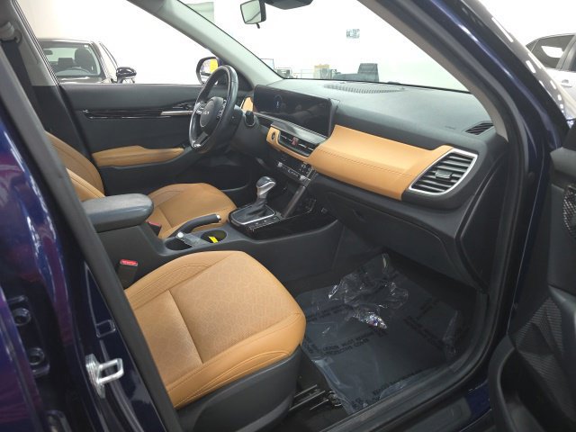 Used 2024 Kia Seltos EX AWD/4WD image 5