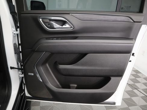 Used 2023 GMC Yukon XL SLT w/ SLT Luxury Package image 29