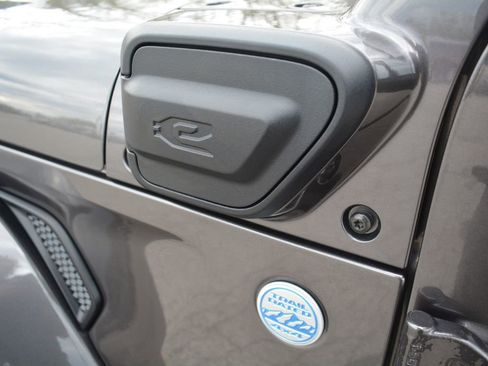 Used 2021 Jeep Wrangler Unlimited Sahara w/ Cold Weather Group image 8