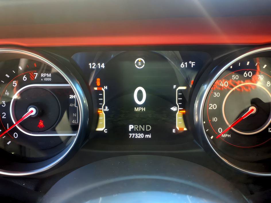Used 2018 Jeep Wrangler Unlimited Rubicon w/ Dual Top Group AWD/4WD image 27