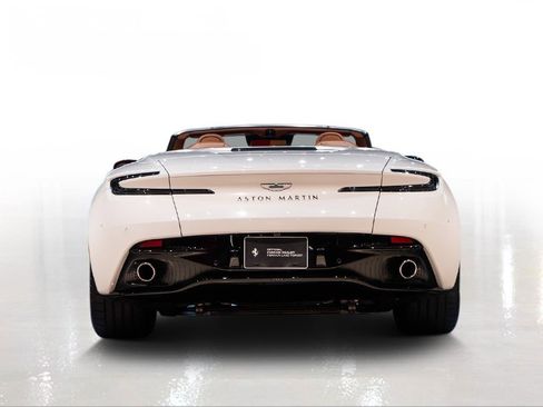 Used 2024 Aston Martin DB12 Convertible image 11