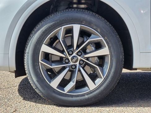 Used 2023 Audi Q5 2.0T Premium w/ Convenience Package AWD/4WD image 9