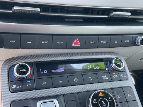 Used 2024 Hyundai Palisade Limited AWD/4WD image 9