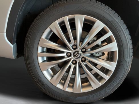 Used 2022 Toyota Highlander Platinum FWD image 43