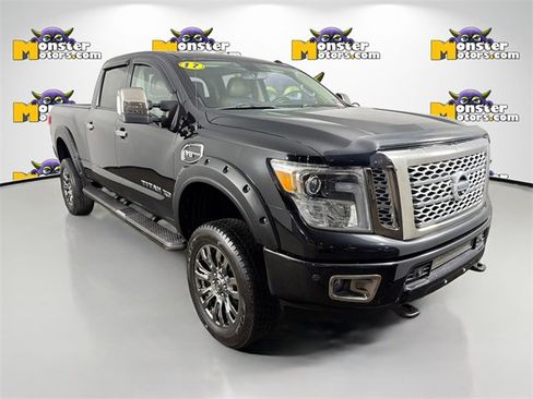 Used 2017 Nissan Titan PRO-4X image 3