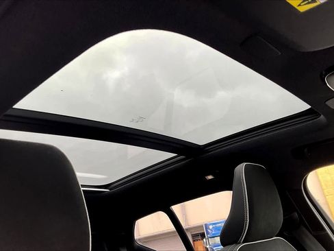 Used 2022 Volvo XC40 P8 Recharge Ultimate image 25