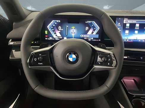 Used 2025 BMW 530i w/ Premium Package image 10