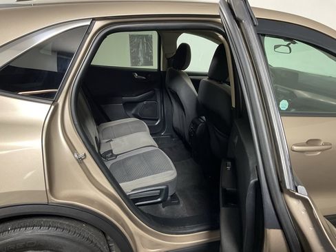 Used 2020 Ford Escape SE image 32