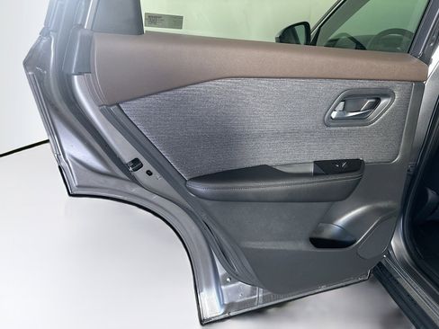 Used 2023 Nissan Rogue SV image 25